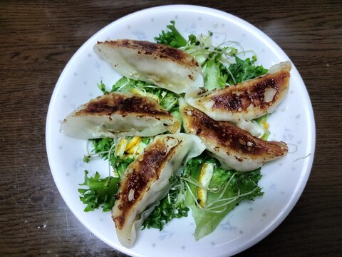 焼餃子のせて ゆず香る♡レタスサラダ